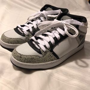 AIR SPEED Men's tennis shoes NWT size 12 gray white black lace up sneakers